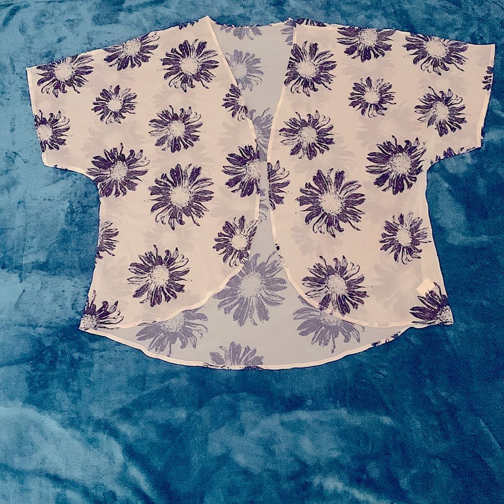 Woman Daisy Kimono Cardigan Sheer Beach Coverup, condition: New